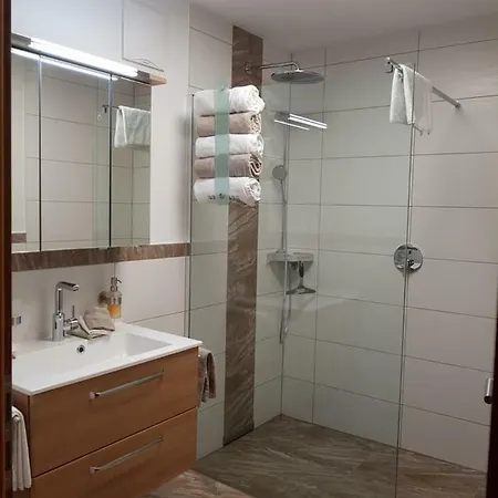 Simone Apartment *