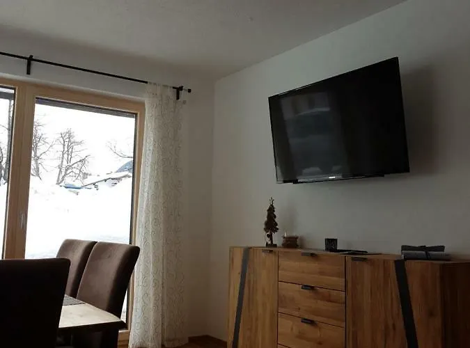 Simone * 埃尔瓦尔德